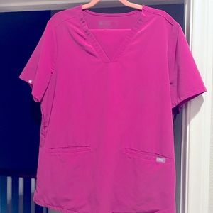 Figs scrub top, no stains, no holes: